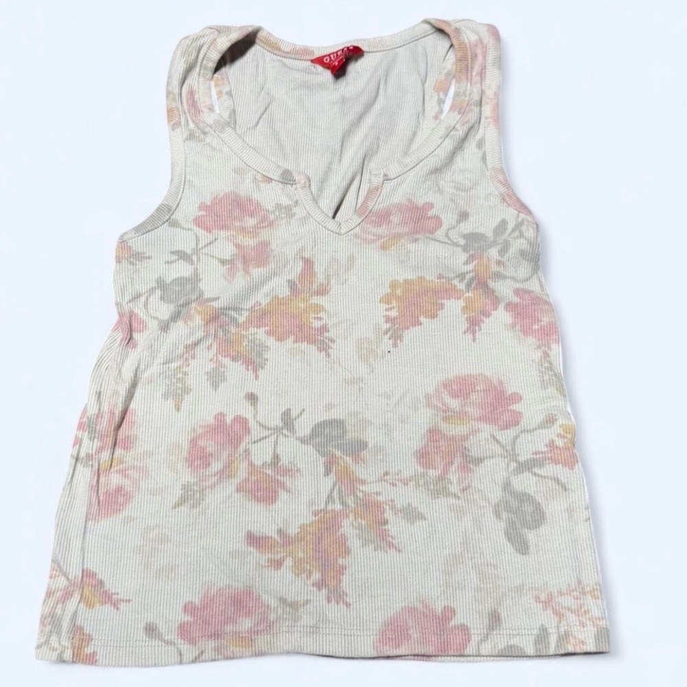 Guess Red Logo Tag on Light Gray Ribbed Fabric